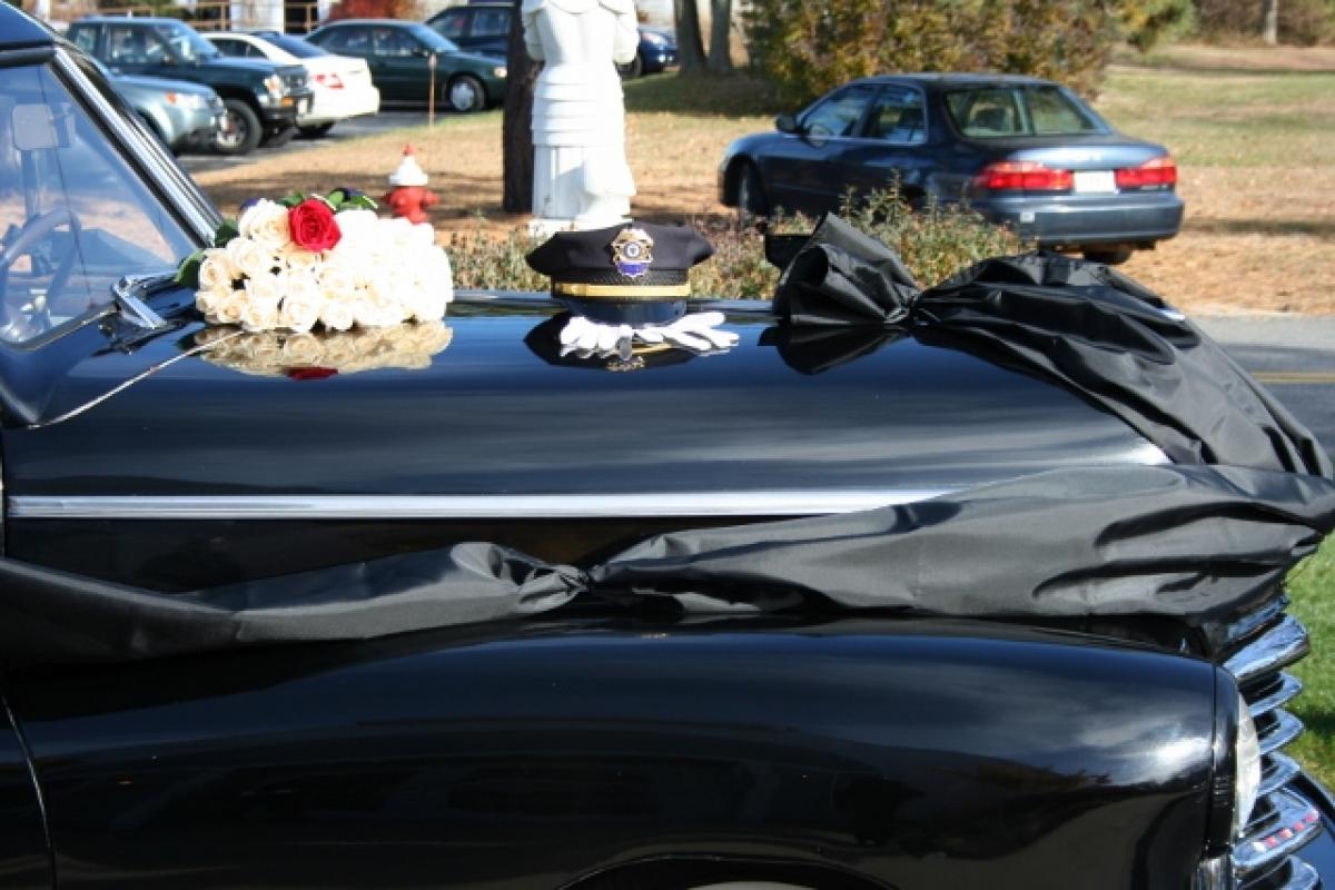 A police vehicle decorated with crape 2