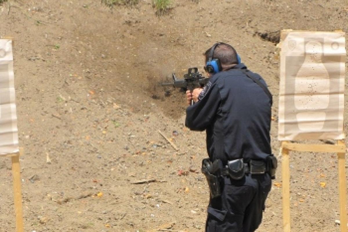 Police officers approaching targets 6